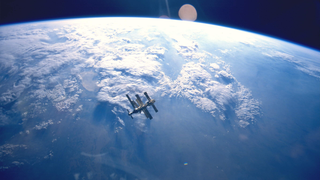 Amazing photo of the MIR space station against the immensity of Earth